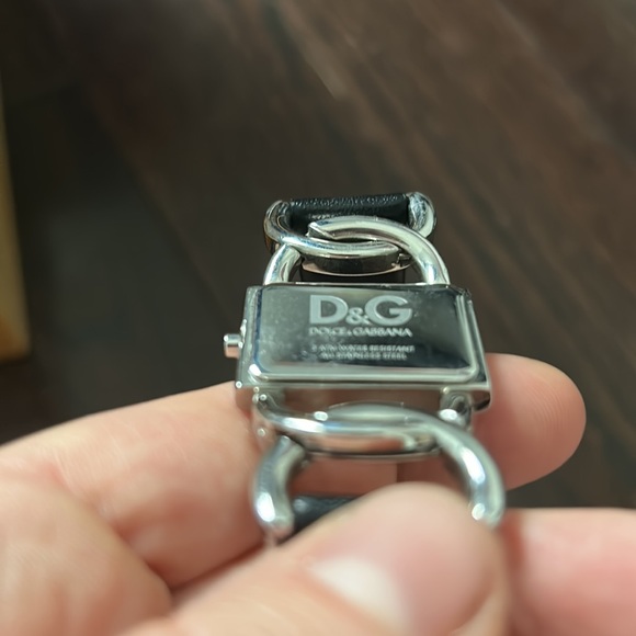 D&G Leather and Silver watch - Picture 4 of 7
